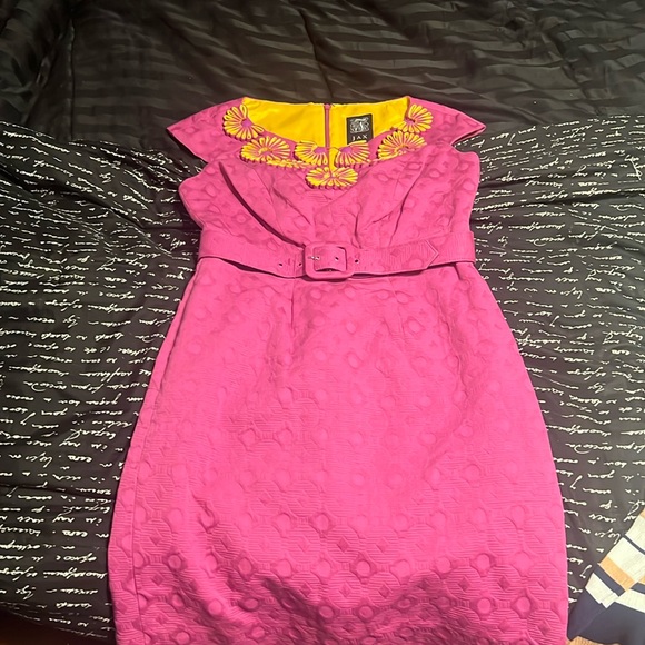 Jax size 4, Stunning pink pencil dress textured hot pink cotton with appliqué - Picture 2 of 9